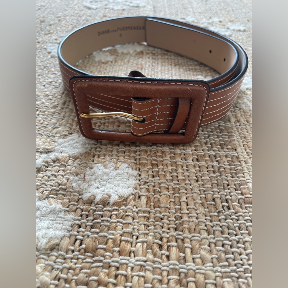 DIANE VON FURSTENBERG Brown White Stitched Belt Stripe Sz 6 Big Buckle
